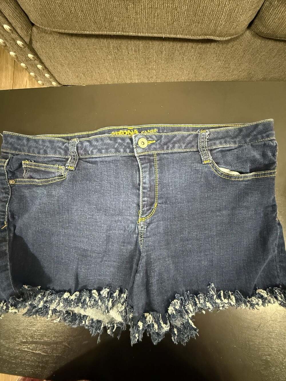 Arizona Jeans Co. Frayed Raw Hem Denim Cutoff Shorts Size 19